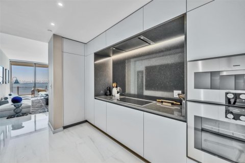Condominio en alquiler en Miami, Florida, 3 dormitorios, 285.95 m2 № 1863180 - foto 9