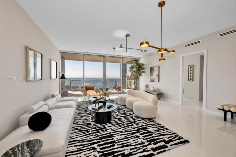 Condominio en alquiler en Miami, Florida, 3 dormitorios, 285.95 m2 № 1863180 - foto 3