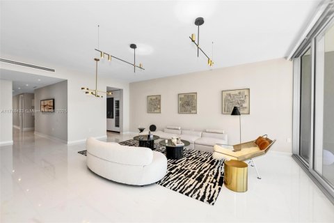 Condominio en alquiler en Miami, Florida, 3 dormitorios, 285.95 m2 № 1863180 - foto 5