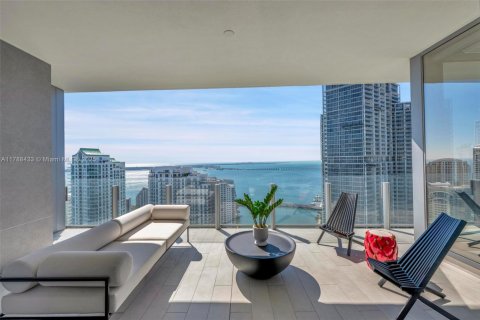 Condominio en alquiler en Miami, Florida, 3 dormitorios, 285.95 m2 № 1863180 - foto 1