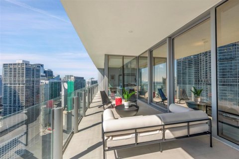 Condominio en alquiler en Miami, Florida, 3 dormitorios, 285.95 m2 № 1863180 - foto 29