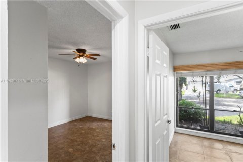 House in Cooper City, Florida 3 bedrooms, 149.39 sq.m. № 1948467 - photo 30