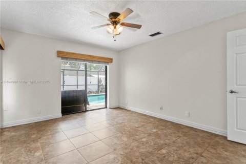 House in Cooper City, Florida 3 bedrooms, 149.39 sq.m. № 1948467 - photo 24