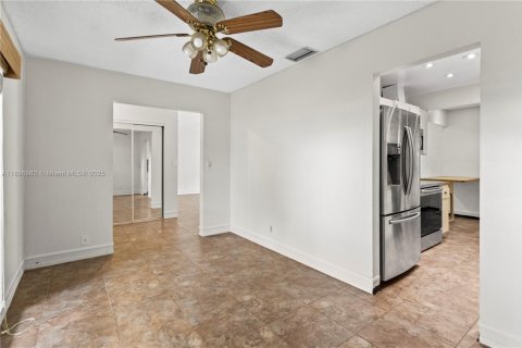 House in Cooper City, Florida 3 bedrooms, 149.39 sq.m. № 1948467 - photo 19