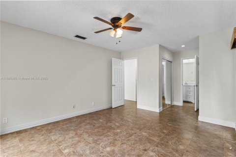 House in Cooper City, Florida 3 bedrooms, 149.39 sq.m. № 1948467 - photo 26