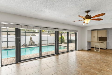 House in Cooper City, Florida 3 bedrooms, 149.39 sq.m. № 1948467 - photo 8