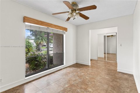 House in Cooper City, Florida 3 bedrooms, 149.39 sq.m. № 1948467 - photo 20