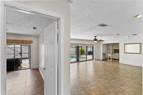 House in Cooper City, Florida 3 bedrooms, 149.39 sq.m. № 1948467 - photo 22