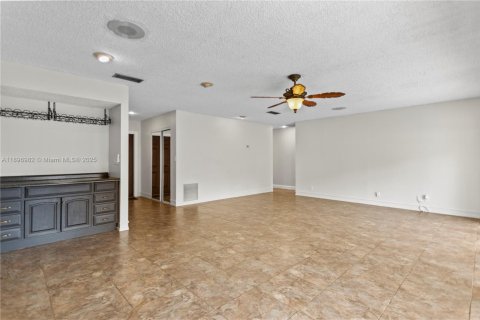 House in Cooper City, Florida 3 bedrooms, 149.39 sq.m. № 1948467 - photo 9
