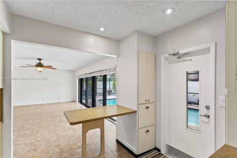 House in Cooper City, Florida 3 bedrooms, 149.39 sq.m. № 1948467 - photo 18