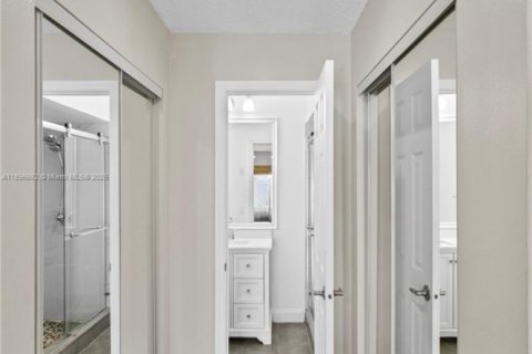 House in Cooper City, Florida 3 bedrooms, 149.39 sq.m. № 1948467 - photo 27