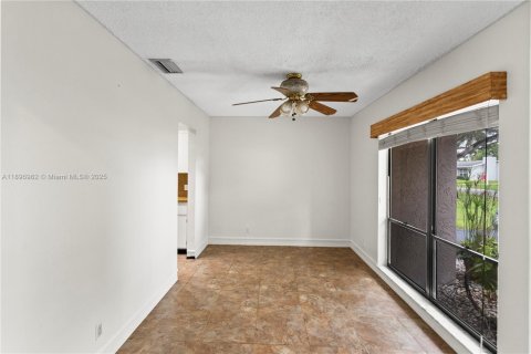 House in Cooper City, Florida 3 bedrooms, 149.39 sq.m. № 1948467 - photo 21
