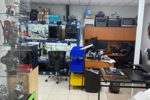 Immobilier commercial à vendre à Hialeah Gardens, Floride № 2004710 - photo 2