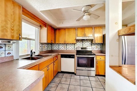 House in Sarasota, Florida 3 bedrooms, 167.22 sq.m. № 2097059 - photo 18