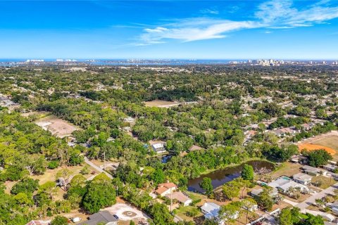 House in Sarasota, Florida 3 bedrooms, 167.22 sq.m. № 2097059 - photo 2
