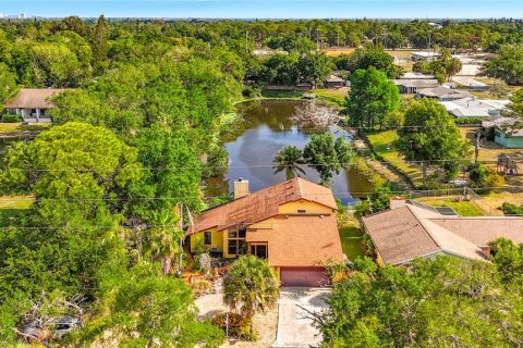 House in Sarasota, Florida 3 bedrooms, 167.22 sq.m. № 2097059 - photo 4