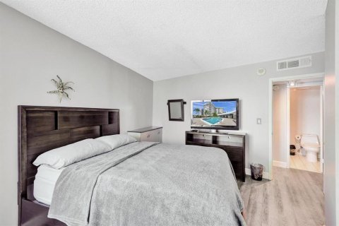 Condo in Hallandale Beach, Florida, 2 bedrooms  № 2169933 - photo 14