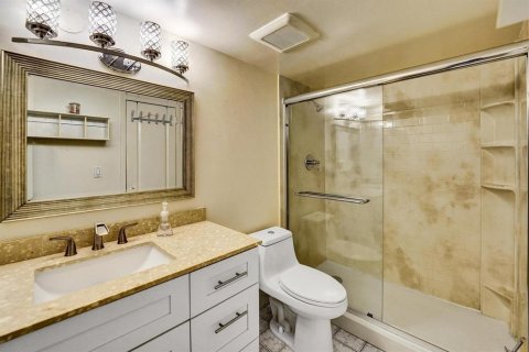 Condo in Hallandale Beach, Florida, 2 bedrooms  № 2169933 - photo 16