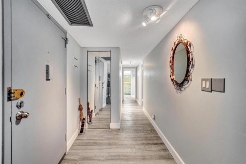Condo in Hallandale Beach, Florida, 2 bedrooms  № 2169933 - photo 4