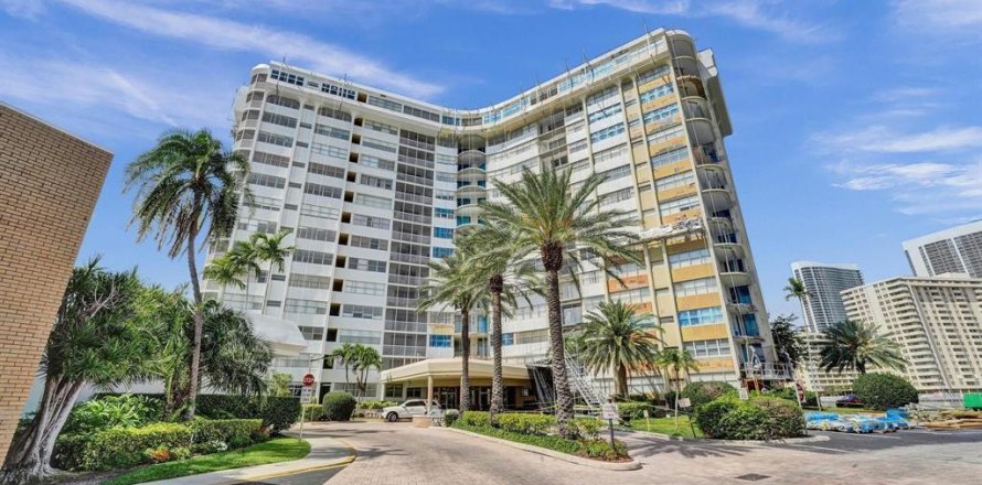Condo in Hallandale Beach, Florida, 2 bedrooms  № 2169933