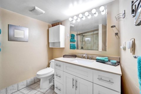 Condo in Hallandale Beach, Florida, 2 bedrooms  № 2169933 - photo 11