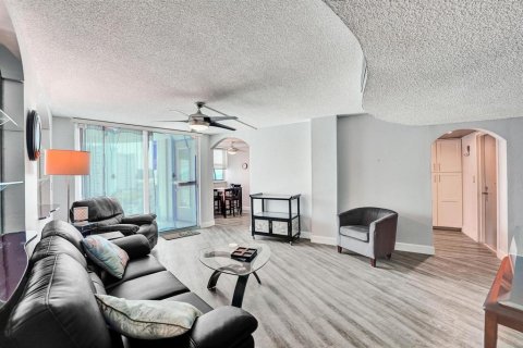 Condo in Hallandale Beach, Florida, 2 bedrooms  № 2169933 - photo 21