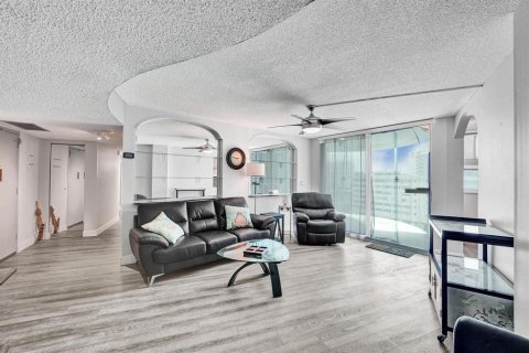 Condo in Hallandale Beach, Florida, 2 bedrooms  № 2169933 - photo 20