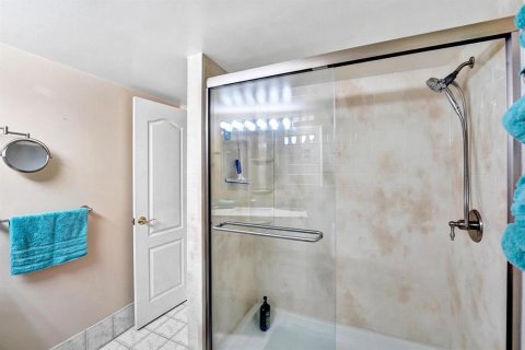 Condo in Hallandale Beach, Florida, 2 bedrooms  № 2169933 - photo 12