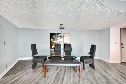 Condo in Hallandale Beach, Florida, 2 bedrooms  № 2169933 - photo 18