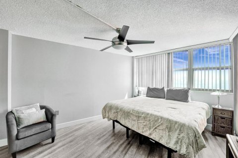 Condo in Hallandale Beach, Florida, 2 bedrooms  № 2169933 - photo 7