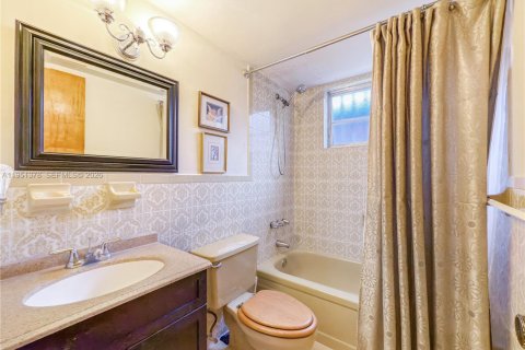 Propiedad comercial en venta en Miami, Florida, 264.03 m2 № 2006429 - foto 13