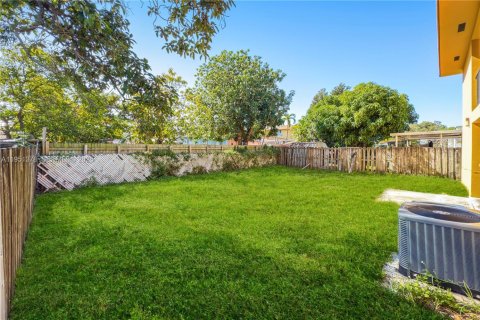 Propiedad comercial en venta en Miami, Florida, 264.03 m2 № 2006429 - foto 9