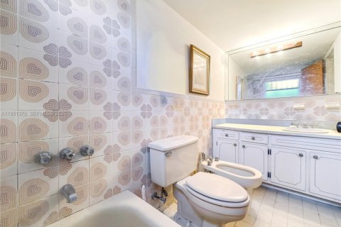 Propiedad comercial en venta en Miami, Florida, 264.03 m2 № 2006429 - foto 14