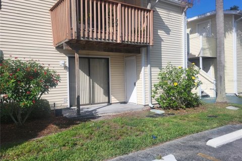 Condominio en Oldsmar, Florida, 2 dormitorios № 2147433