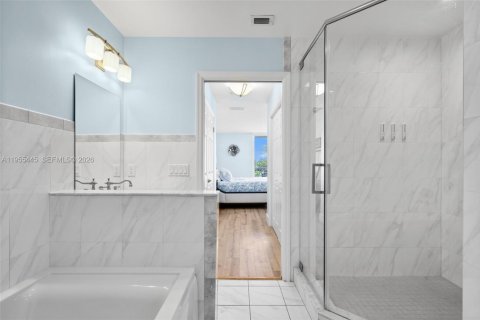 Villa ou maison à vendre à Hollywood, Floride: 2 chambres, 227.98 m2 № 2011001 - photo 23