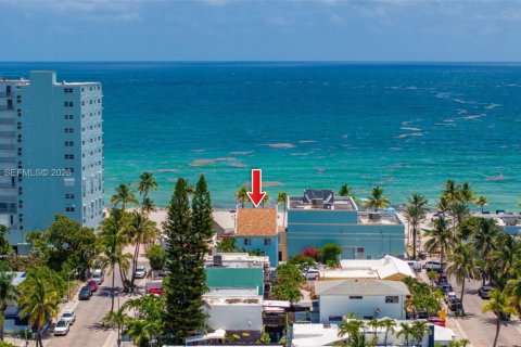 Villa ou maison à vendre à Hollywood, Floride: 2 chambres, 227.98 m2 № 2011001 - photo 2