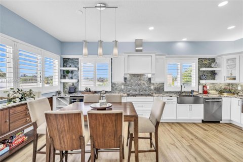 Villa ou maison à vendre à Hollywood, Floride: 2 chambres, 227.98 m2 № 2011001 - photo 7