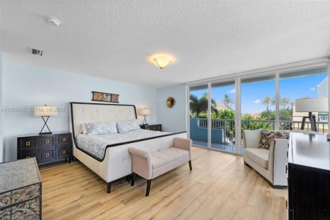 Villa ou maison à vendre à Hollywood, Floride: 2 chambres, 227.98 m2 № 2011001 - photo 20