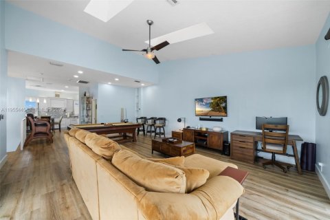 Villa ou maison à vendre à Hollywood, Floride: 2 chambres, 227.98 m2 № 2011001 - photo 17