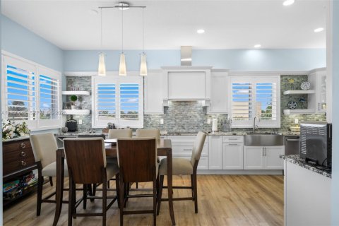 Villa ou maison à vendre à Hollywood, Floride: 2 chambres, 227.98 m2 № 2011001 - photo 11