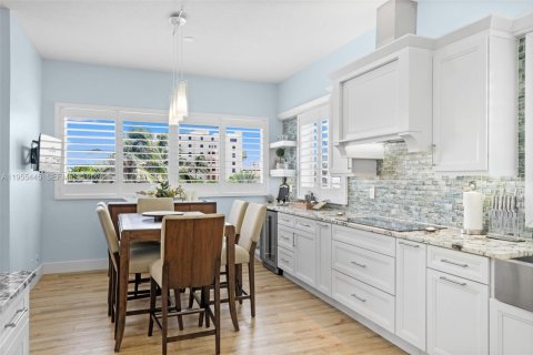 Villa ou maison à vendre à Hollywood, Floride: 2 chambres, 227.98 m2 № 2011001 - photo 9