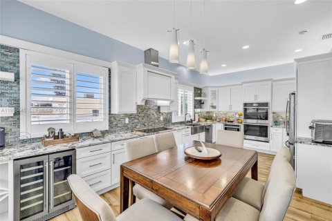 Villa ou maison à vendre à Hollywood, Floride: 2 chambres, 227.98 m2 № 2011001 - photo 10