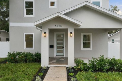 Villa ou maison à vendre à Saint Petersburg, Floride: 4 chambres, 262.82 m2 № 2408566 - photo 2