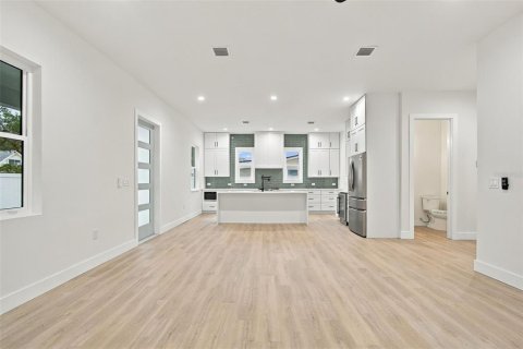Villa ou maison à vendre à Saint Petersburg, Floride: 4 chambres, 262.82 m2 № 2408566 - photo 19