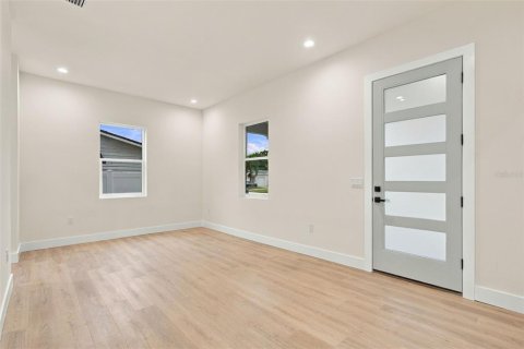 Villa ou maison à vendre à Saint Petersburg, Floride: 4 chambres, 262.82 m2 № 2408566 - photo 9