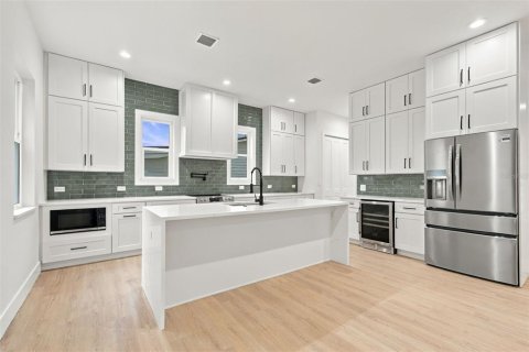 Villa ou maison à vendre à Saint Petersburg, Floride: 4 chambres, 262.82 m2 № 2408566 - photo 10