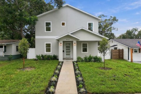 Villa ou maison à Saint Petersburg, Floride 4 chambres, 262.82 m2 № 2408566