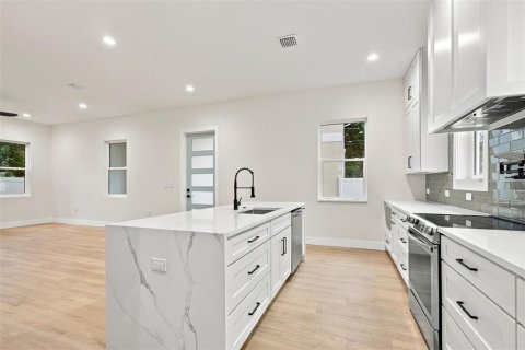 Villa ou maison à vendre à Saint Petersburg, Floride: 4 chambres, 262.82 m2 № 2408566 - photo 12