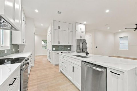 Villa ou maison à vendre à Saint Petersburg, Floride: 4 chambres, 262.82 m2 № 2408566 - photo 16
