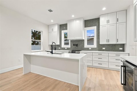 Villa ou maison à vendre à Saint Petersburg, Floride: 4 chambres, 262.82 m2 № 2408566 - photo 11